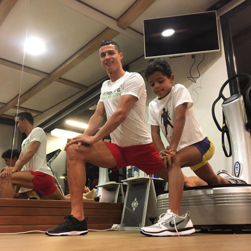 Power Plate Cristinao Ronaldo et son fils stretching