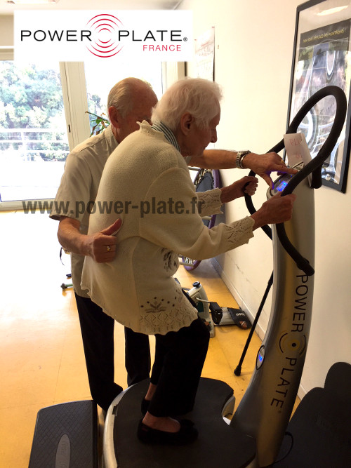 personne âgée power plate 104 ans