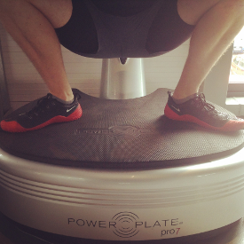 Variation de squat power plate pour fessier