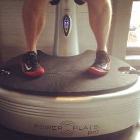 variation de squat sur power plate pour travailler les fessiers