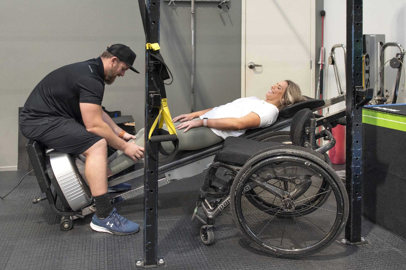 rééducation power plate après lésion de la moelle épinière et paralysie