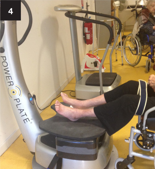 senior étirements sur power plate