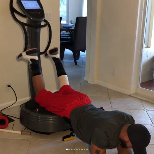 rééducation du genou sur power plate Robbie Lawler