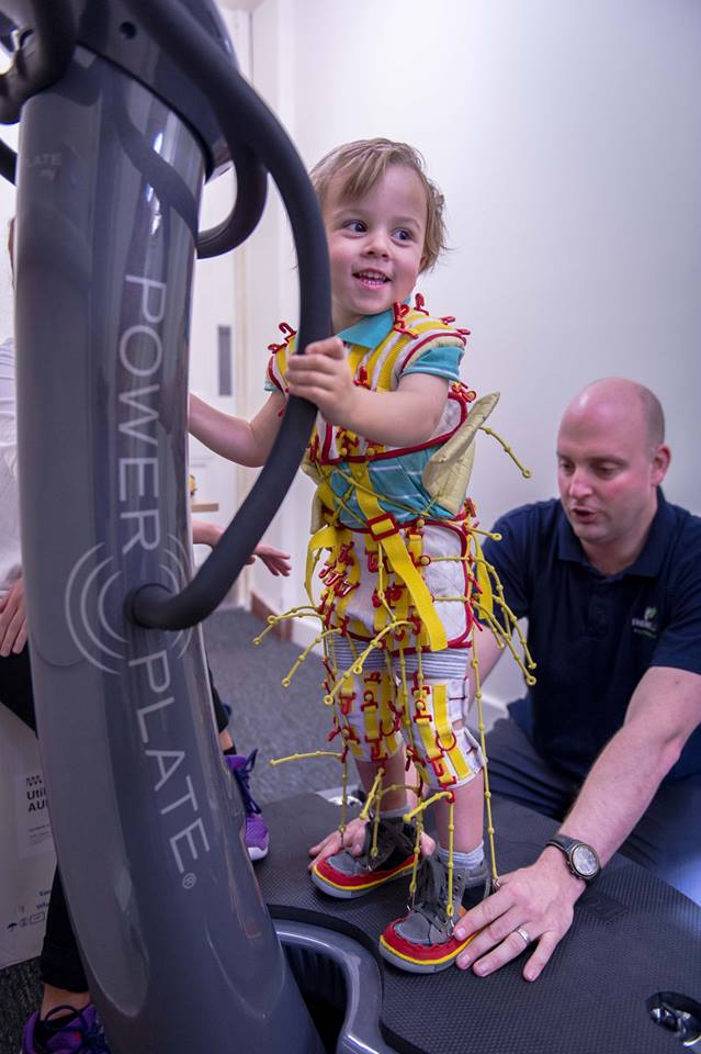 therasuit et power plate pour les enfants paralysés et handicapés