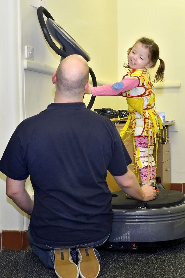 Power Plate pour les enfants ayant une paralysie cérébrale